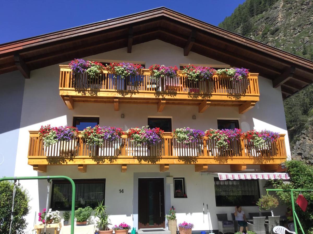 Haus Alpina Hotel Längenfeld Екстериор снимка